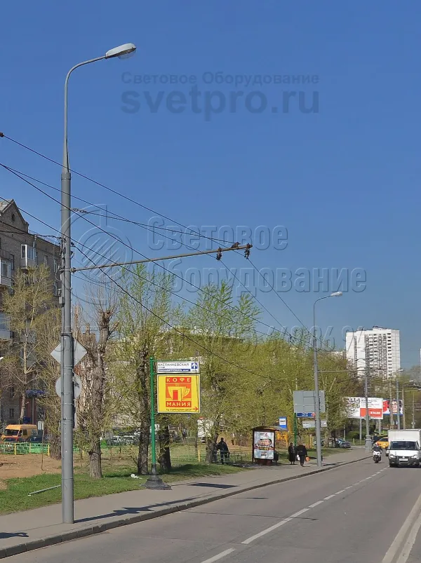 Опора ТП относится к категории силовых, прямостоечных. Максимальная нагрузка, которую может выдержать конструкция &ndash; 1,3 тонны. Устанавливается она без закладной детали путем бетонирования хвостовика. Поэтому в месте монтажа отсутствует круглый подпятник, который занимает много места. 