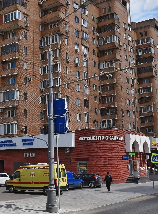 Специализированные опоры ТП используются для освещения открытых площадок и установки контактной сети для общественного электрического транспорта на улицах города. Так как корпус опоры способен выдержать нагрузку в 1,8 тонны, на него можно устанавливать декоративные элементы. 