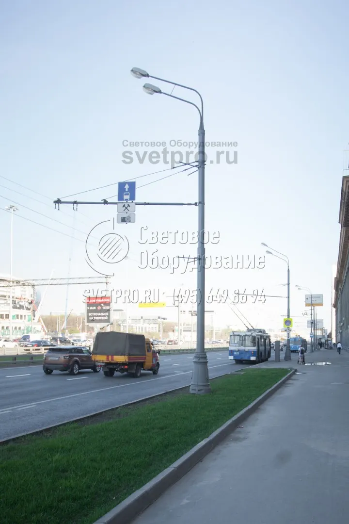 Одно из преимуществ опоры, которая представлена на фото, является ее низкая стоимость. Снижение цены в сравнении с аналогами других модификаций возможно благодаря использованию недорогого сырья &mdash; трубного проката &mdash; и простой технологии изготовления конструкций. 