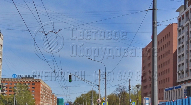 Опора с корпусом из стального листа не нуждается в окрашивании. После обработки в ваннах с расплавленным цинком на поверхности образуется защитный слой серебристого цвета. Если необходимо, покупатель может заказать дополнительное окрашивание и выбрать любой цвет из палитры RAL.
