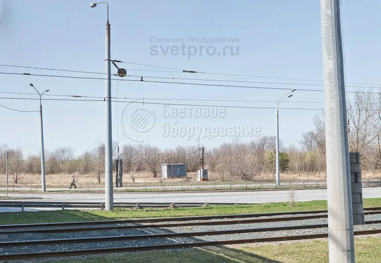 Ствол у опоры ТФГ имеет форму многогранника. Вершины фигуры представляют собой ребра жесткости, увеличивающие несущую способность. Максимальная нагрузка, которую может выдержать эта модель, составляет 2,5 метра. Установка производится на фланец, для чего нужна ЗДФ. 