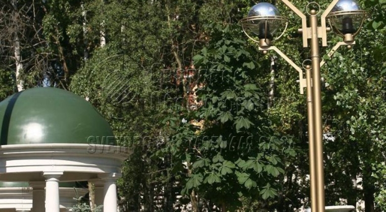 Особенности оформления опоры модели «Бол» подбираются в зависимости от ландшафтного дизайна парка или сквера. Если нужно придать конструкциям роскошный внешний вид, их окрашивают золотистой порошковой краской. А вместо белых рассеивателей используются прозрачные.