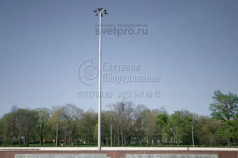 При необходимости подачи питания на светильники используется специальный кабель из
эксплуатационного комплекта, которым соединяют блочные части разъёмов панели
электроаппаратуры и распределительного щита.