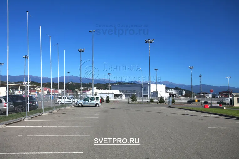 Мачты МГФ25‐М имеют лебёдку с редуктором и комплектуются съёмным
электроприводом для спуска и подъёма мобильной рамы.