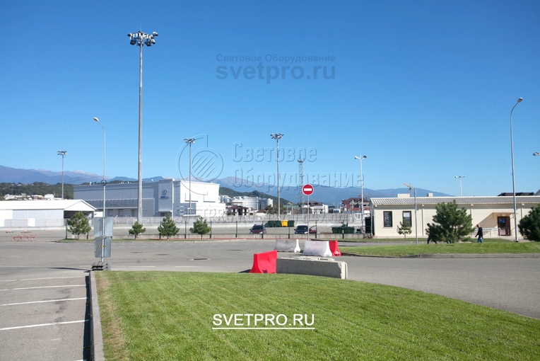 Электропривод для спуска и подъёма мобильной короны использует
электродрель.