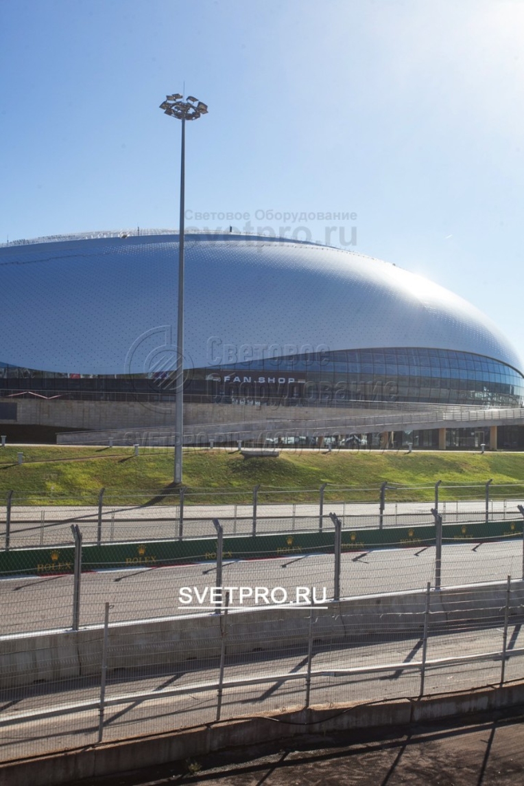 При спущенной раме есть возможность проверки прожекторов на
работоспособность, применив кабель из эксплуатационного комплекта.