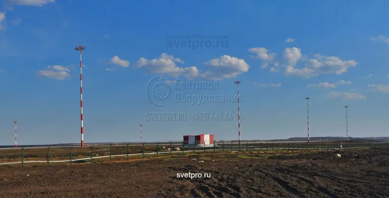Эксплуатация мачт МГФ50‐М в аэропортах обязательно должна иметь окраску в красно‐
белый цвет.
