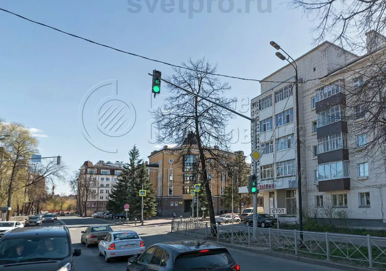 Для изготовления ствола специальной стойки для светофоров используется стальной прокат. Производитель получает его у надежных поставщиков и проверяет качество стали. Марка проката соответствует действующим ГОСТ и проектной документации или подбирается с учетом требований заказчика. 