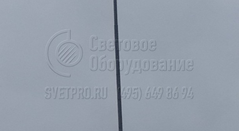 На изображении представлен узел крепления штыря, который принимает на себя удар молнии во время грозы. Крепление штыря к оголовку производится стандартным способом. Для фиксации хвостовой элемент вставляется в ствол, после чего фиксируется болтами. Они вкручиваются в отверстия на корпусе.