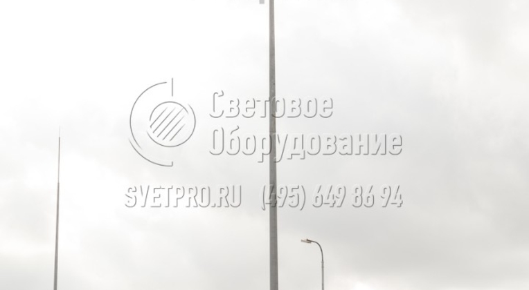 Для предотвращения коррозии молниеотвод покрывается цинковым слоем. Материал наносится методом горячего цинкования. В результате получается относительно толстое — 150 мкм — и прочное наружное защитное покрытие. Срок службы такой инженерной конструкции составляет 25 и более лет.